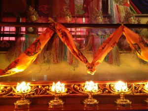 New Year’s Morning at Sera Lachi and Sera Jey Monasteries Light offerings in front of 21 Tara statues.  Photo:  www.yowangdu.com 