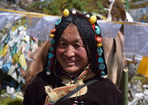 Traditional Tibetan clothing.  Photo:  www.yowangdu.com